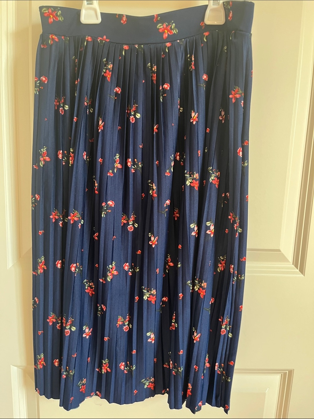 Red Tag Pleated Navy Floral Midi Skirt